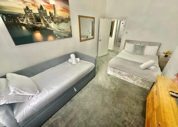 Homely Apartment In The Heart Of Town Centre - Sleeps 6